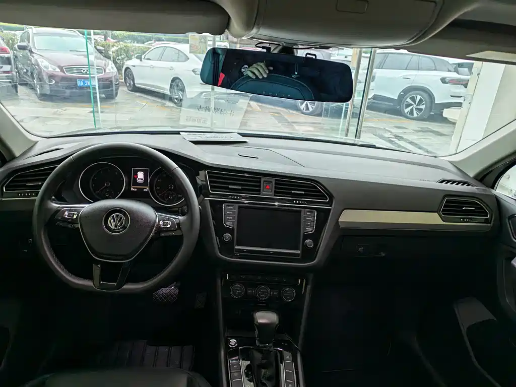 Volkswagen Tiguan L 2018 330TSI Automatic FWD Luxury Edition