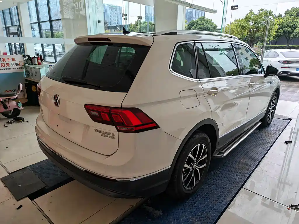 Volkswagen Tiguan L 2018 330TSI Automatic FWD Luxury Edition