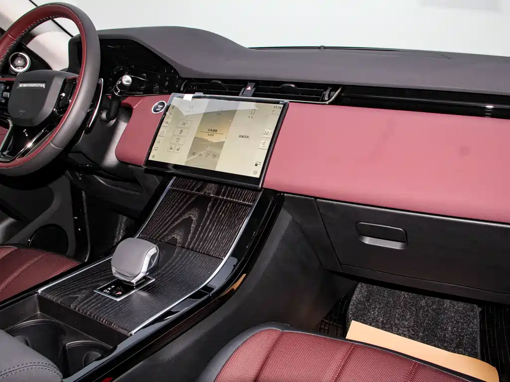 Range Rover Evoque L 2024 SE