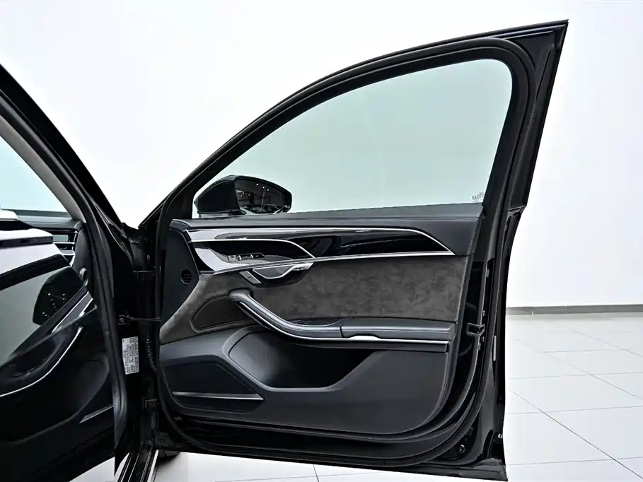 Audi A8L 60 TFSIe quattro Collector's Edition