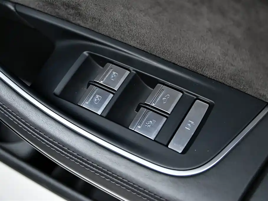 Audi A8L 60 TFSIe quattro Collector's Edition