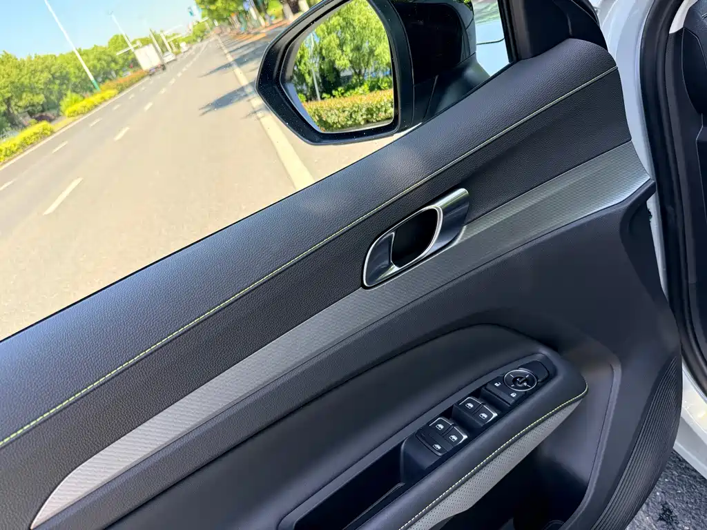 Ford Equator Sport PHEV 2025 Platinum Edition