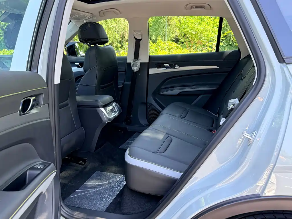 Ford Equator Sport PHEV 2025 Platinum Edition
