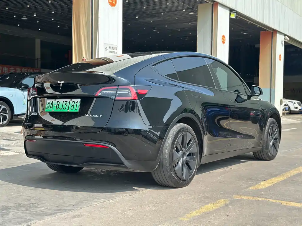 Tesla Model Y 2023 RWD