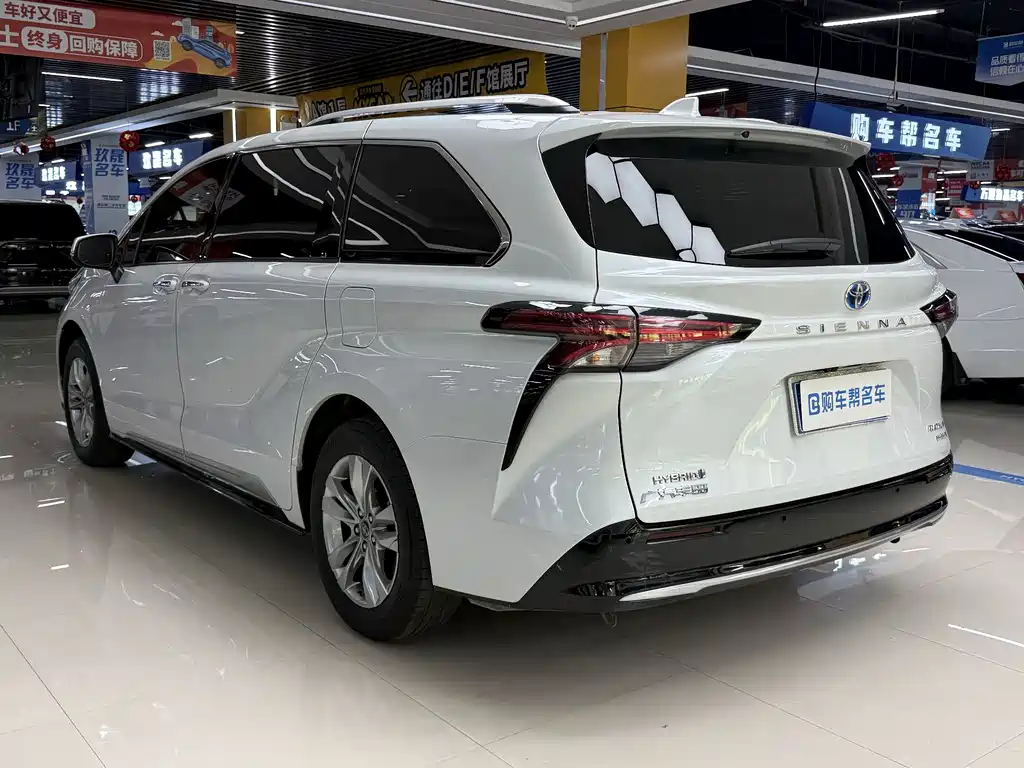Sienna 2021 2.5L Hybrid Platinum Edition