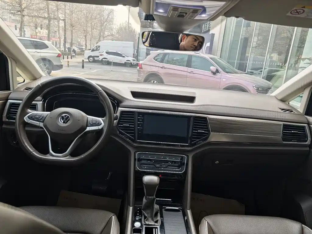 Viloran 2020 380TSI Premium