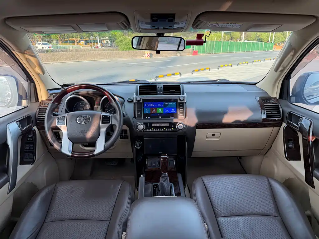 Toyota Prado 2015 4.0L Middle East Edition
