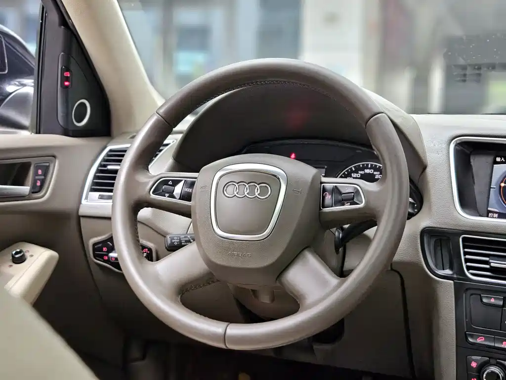 Audi Q5 2011 2.0 TFSI Comfort