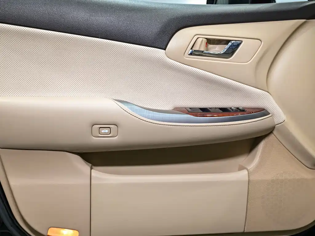 Toyota Crown 2012 2.5L Royal Leather Edition