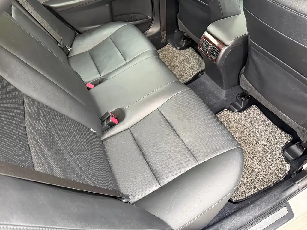 Toyota Camry 2015 2.0G Leading Edition