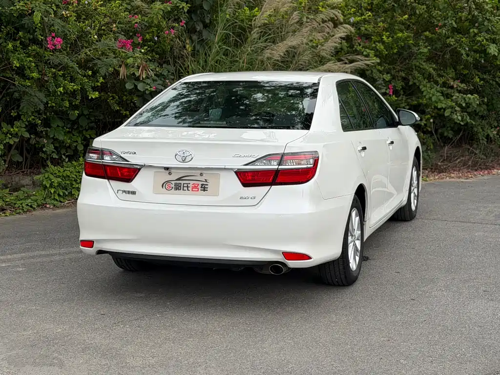 Toyota Camry 2015 2.0G Leading Edition