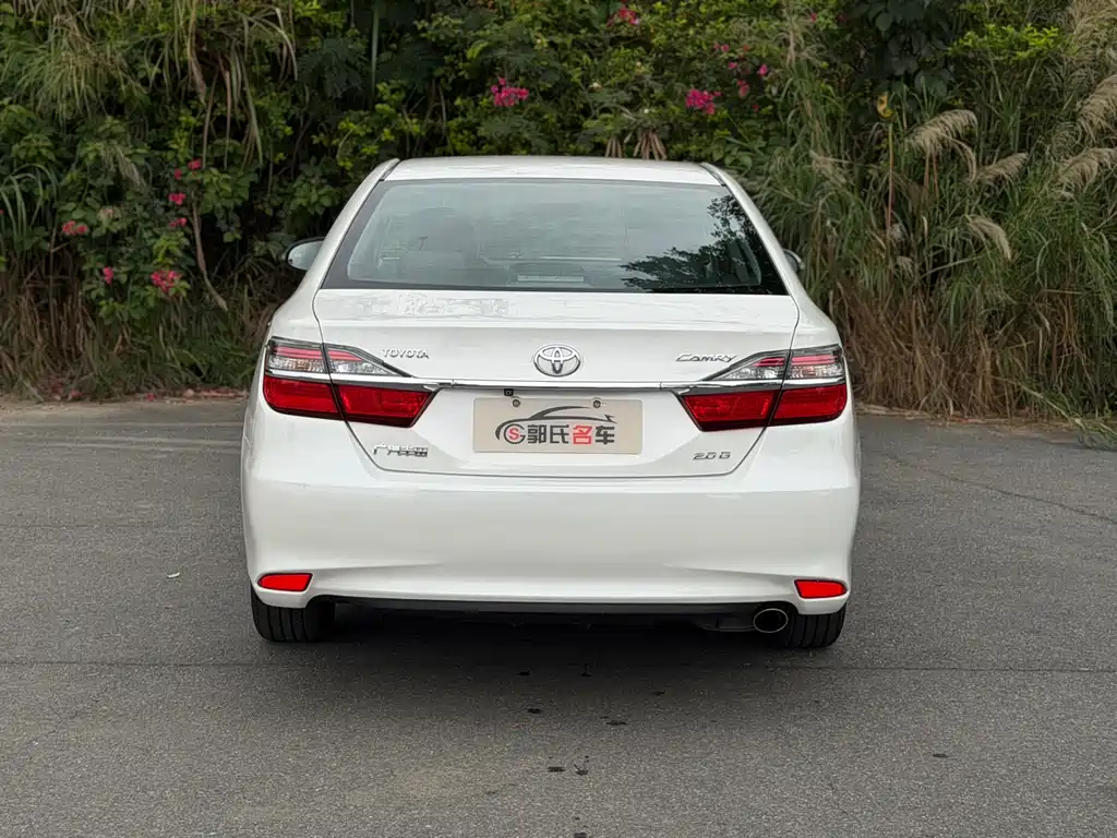 Toyota Camry 2015 2.0G Leading Edition