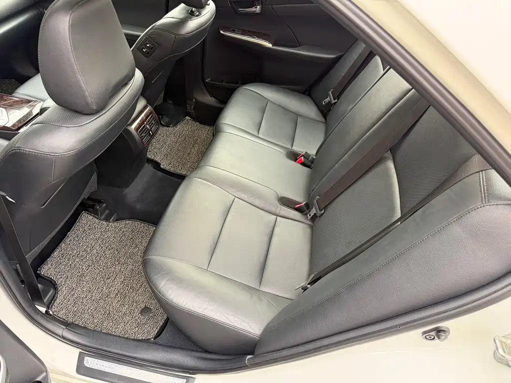 Toyota Camry 2015 2.0G Leading Edition