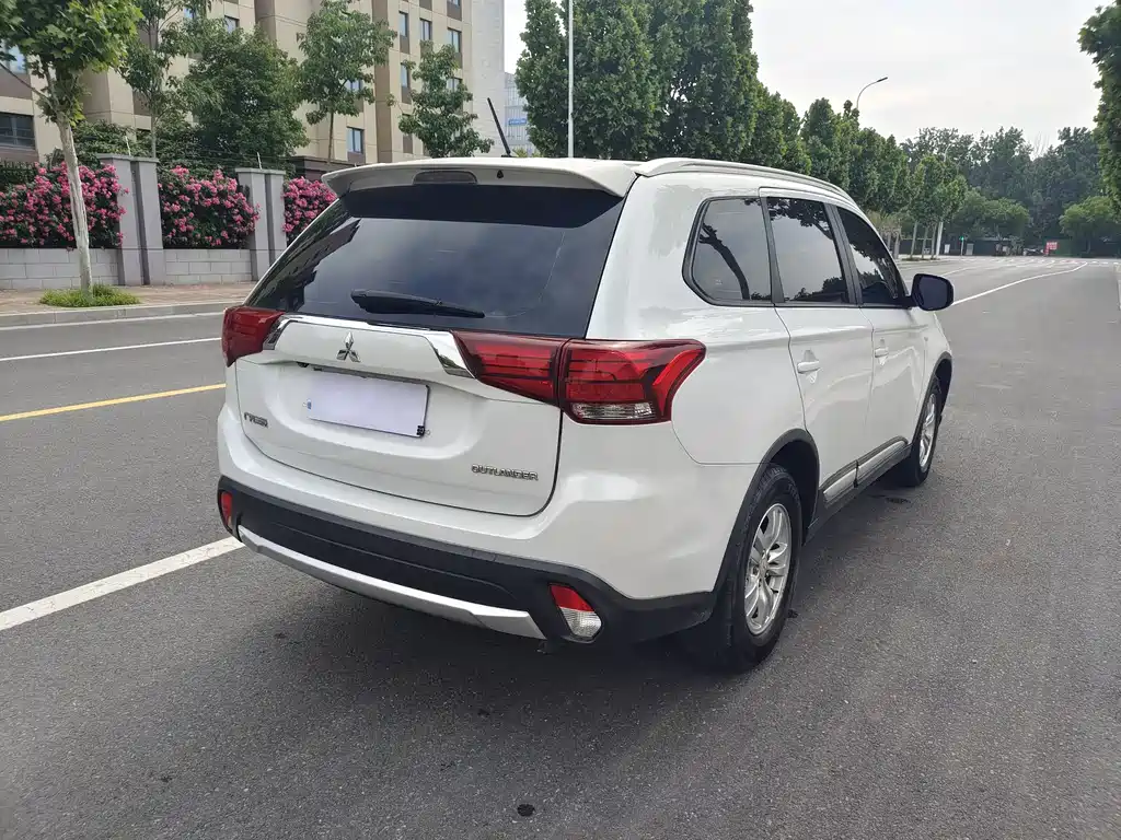 2017 Mitsubishi Outlander 2.0L FWD Glory Edition 5-Seater