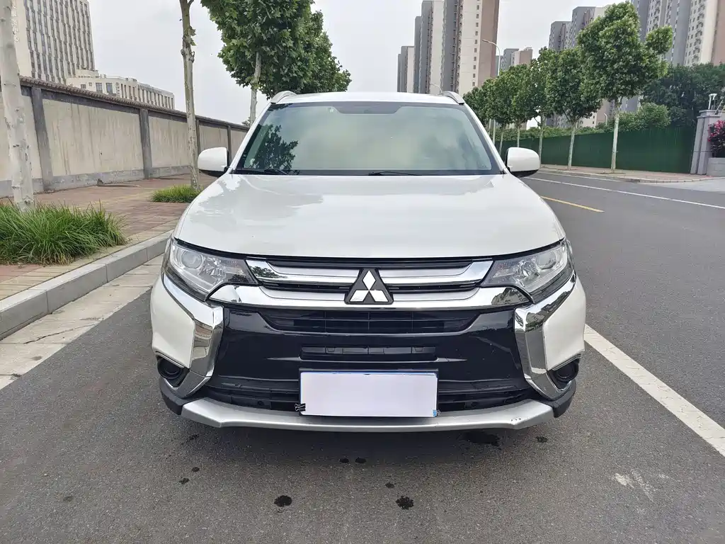 2017 Mitsubishi Outlander 2.0L FWD Glory Edition 5-Seater