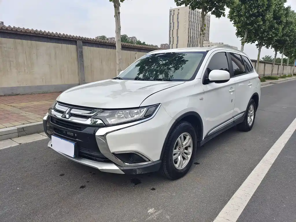 2017 Mitsubishi Outlander 2.0L FWD Glory Edition 5-Seater