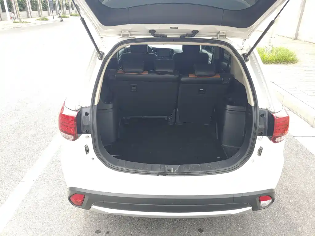 2017 Mitsubishi Outlander 2.0L FWD Glory Edition 5-Seater