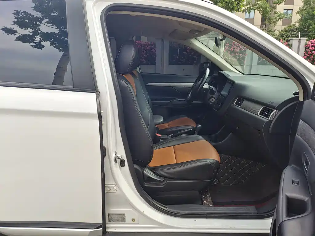 2017 Mitsubishi Outlander 2.0L FWD Glory Edition 5-Seater