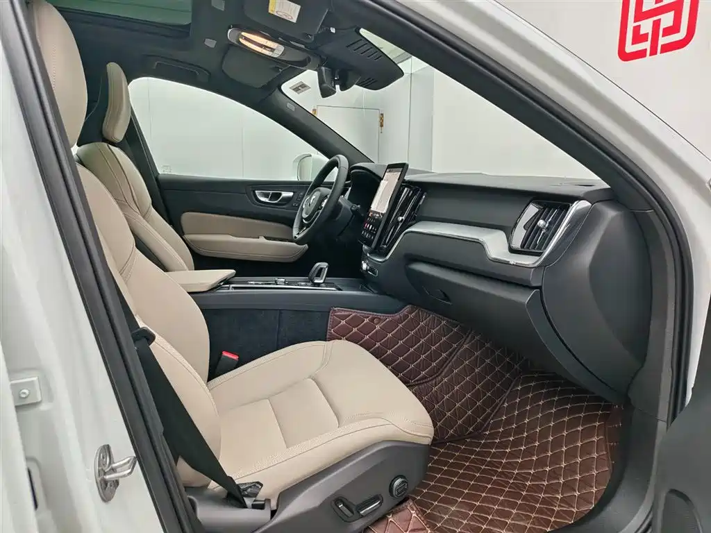 Volvo XC60 2026 B5 AWD Momentum Luxury Edition