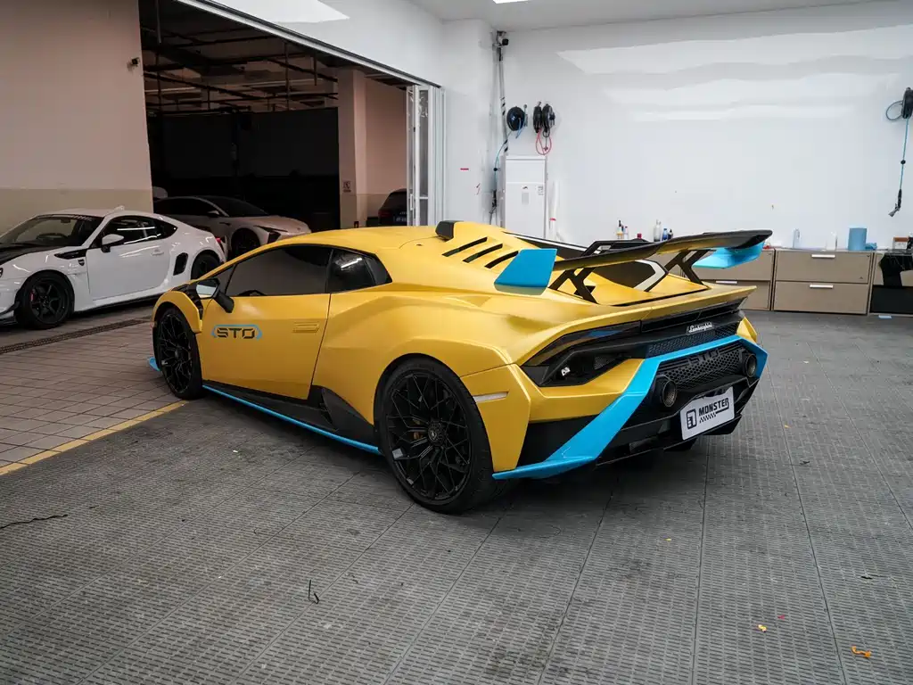 Lamborghini Huracán STO 2021