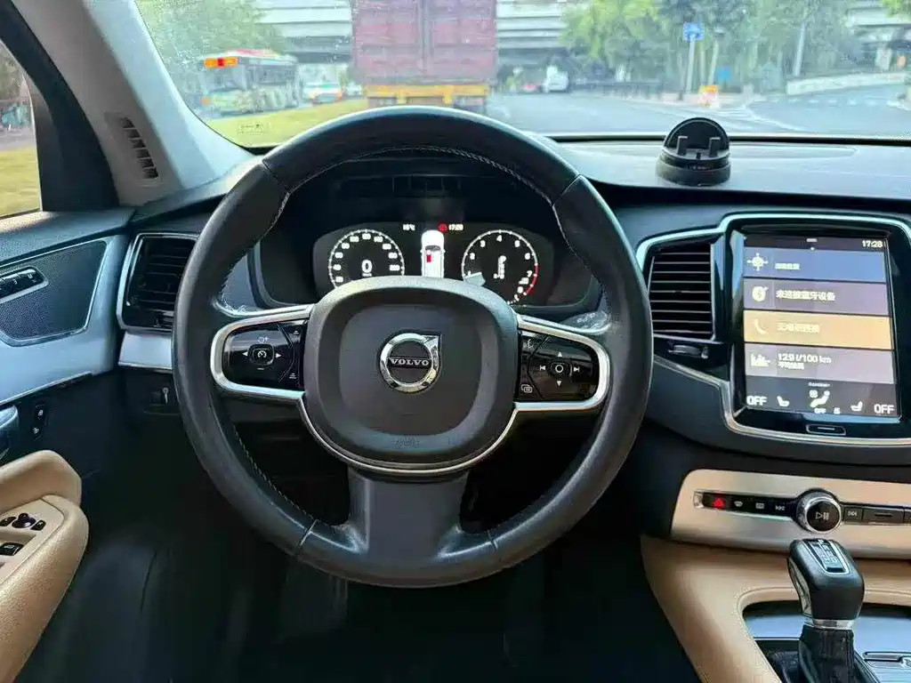 Volvo XC90 T6