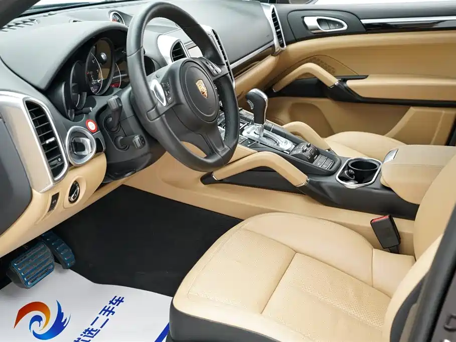 Cayenne 2014 Platinum Edition 3.0T