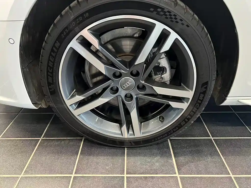 Audi A4L 2020 40 TFSI Luxury Dynamic Edition