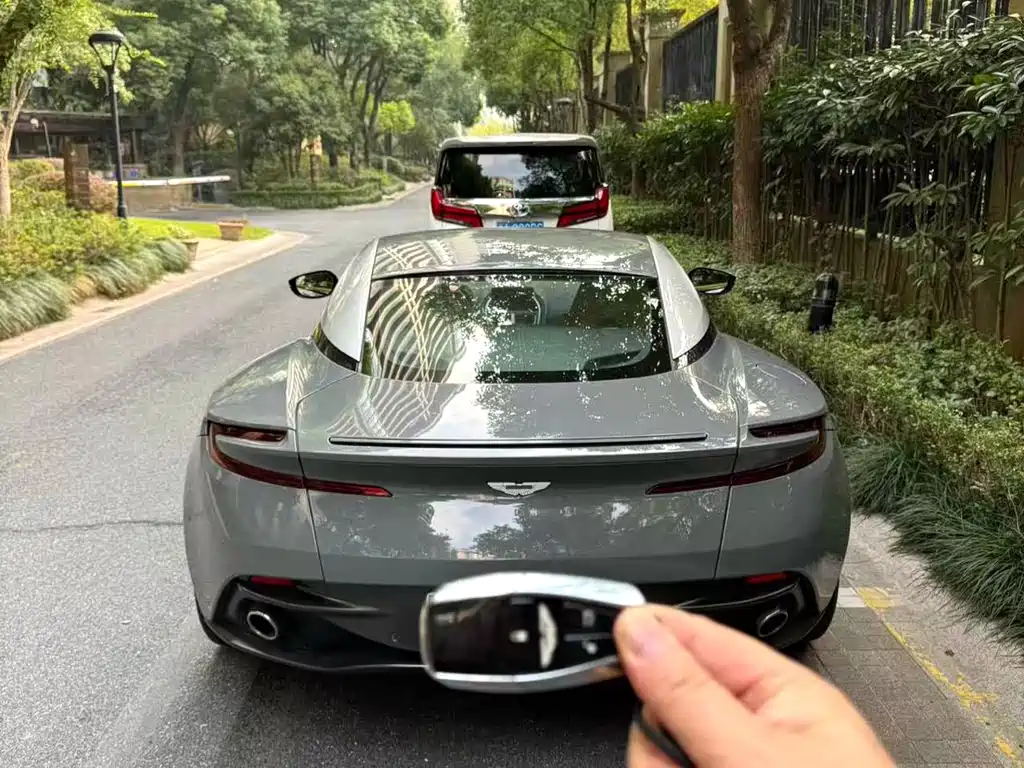 Aston Martin DB11 2019 4.0T V8 Coupe