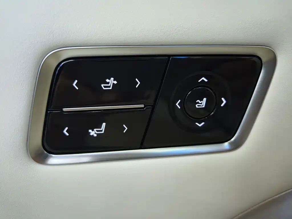Buick GL8 PHEV 2024 Lu Zun Luxury Edition 7-Seater