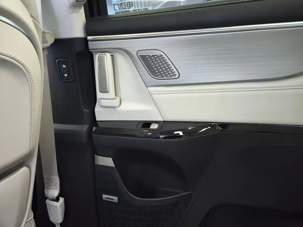 Buick GL8 PHEV 2024 Lu Zun Luxury Edition 7-Seater