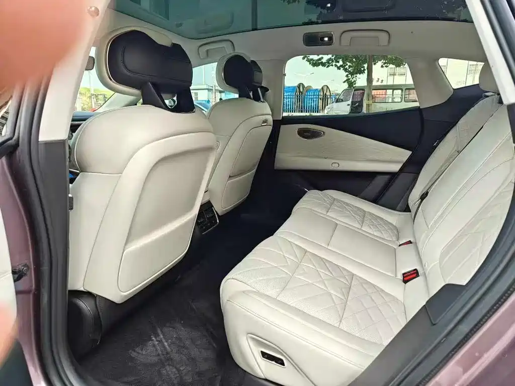 Lynk & Co 10 2025 240 AWD Ultra