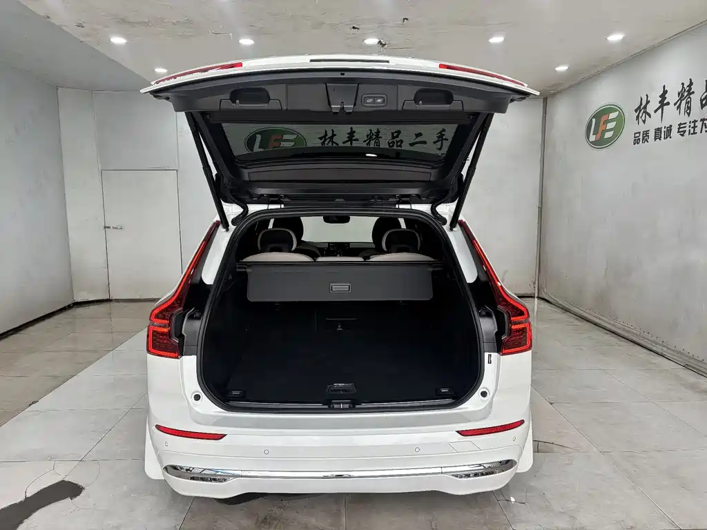 Volvo XC60 2026 B5 AWD Momentum Sport Edition