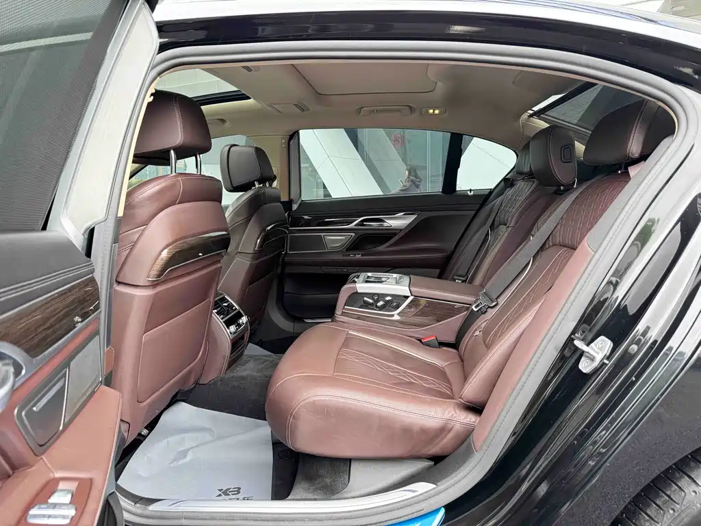 BMW 7 Series 2021 730Li Luxury Package