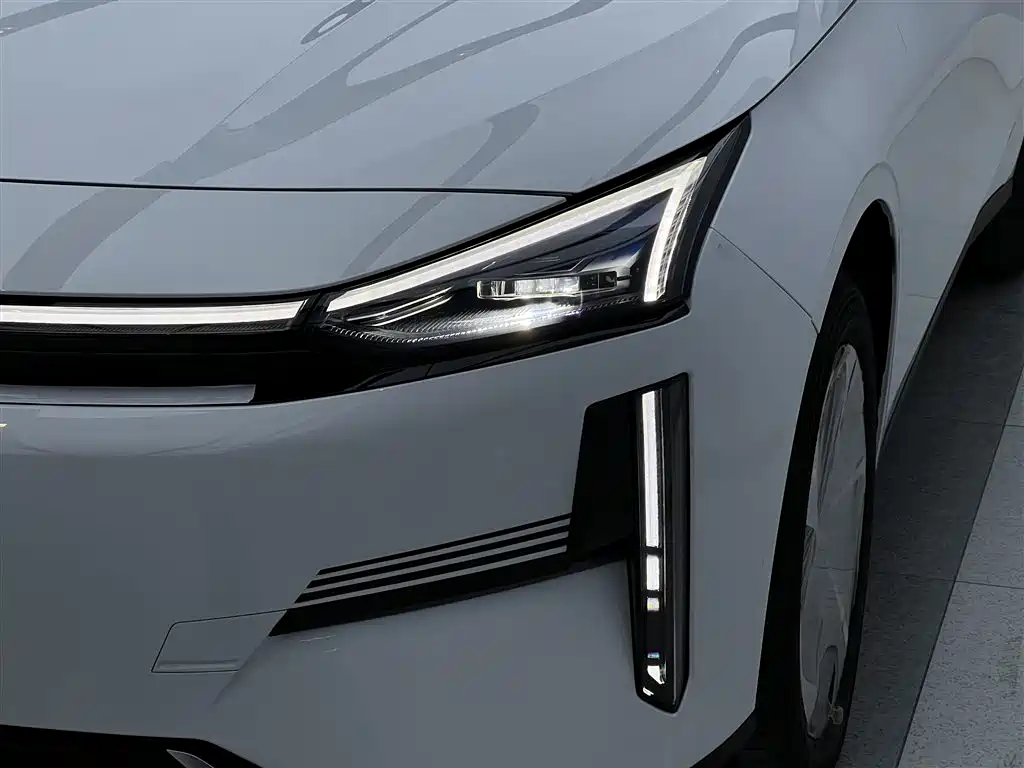 Geely Galaxy L6 2025 EM-i 140km Explore+ Edition