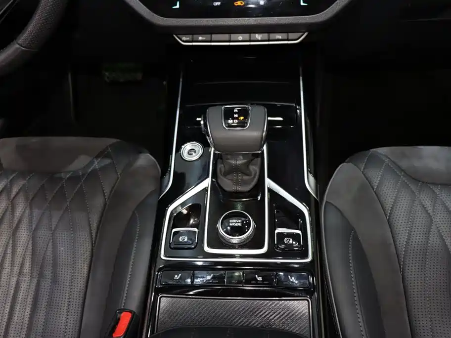 Hongqi HS5 2022 Facelift 2.0T ZhiLian QiXiang Edition