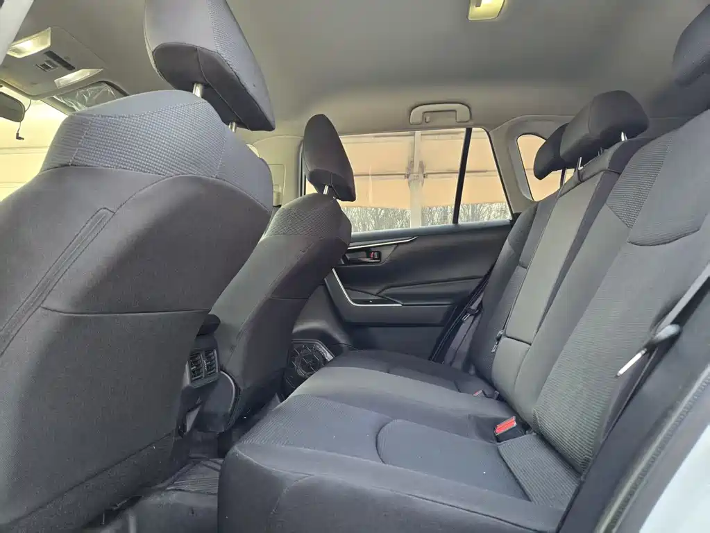 RAV4 2024 2.0L CVT FWD Urban Edition