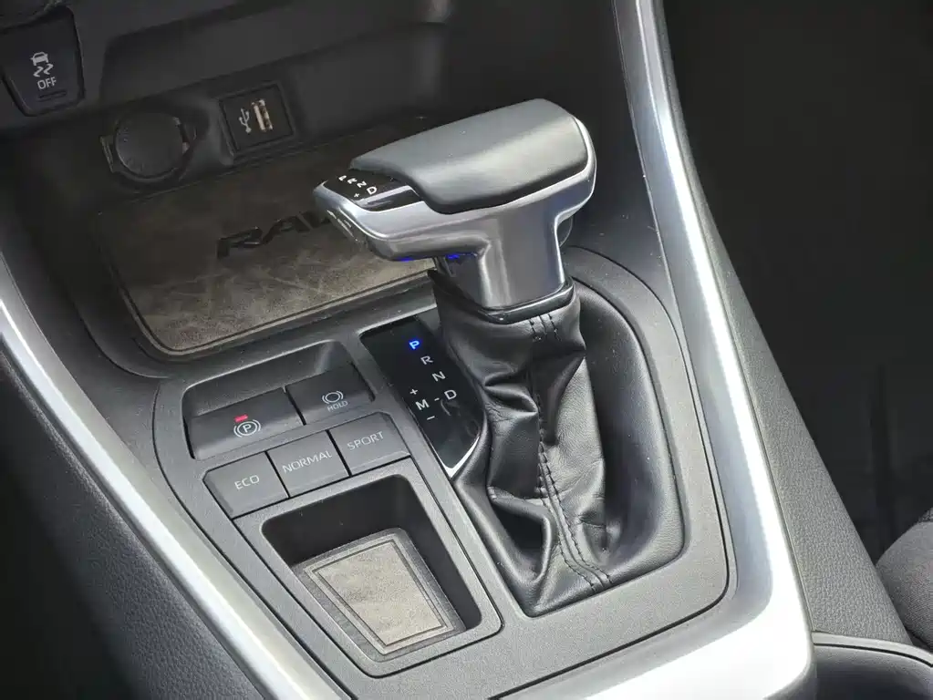 RAV4 2024 2.0L CVT FWD Urban Edition