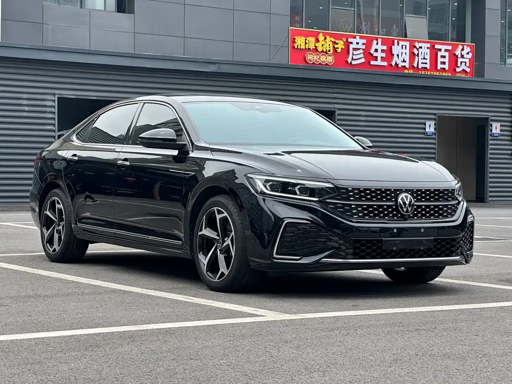 Volkswagen Passat 2023 330TSI Starlight Luxury Edition