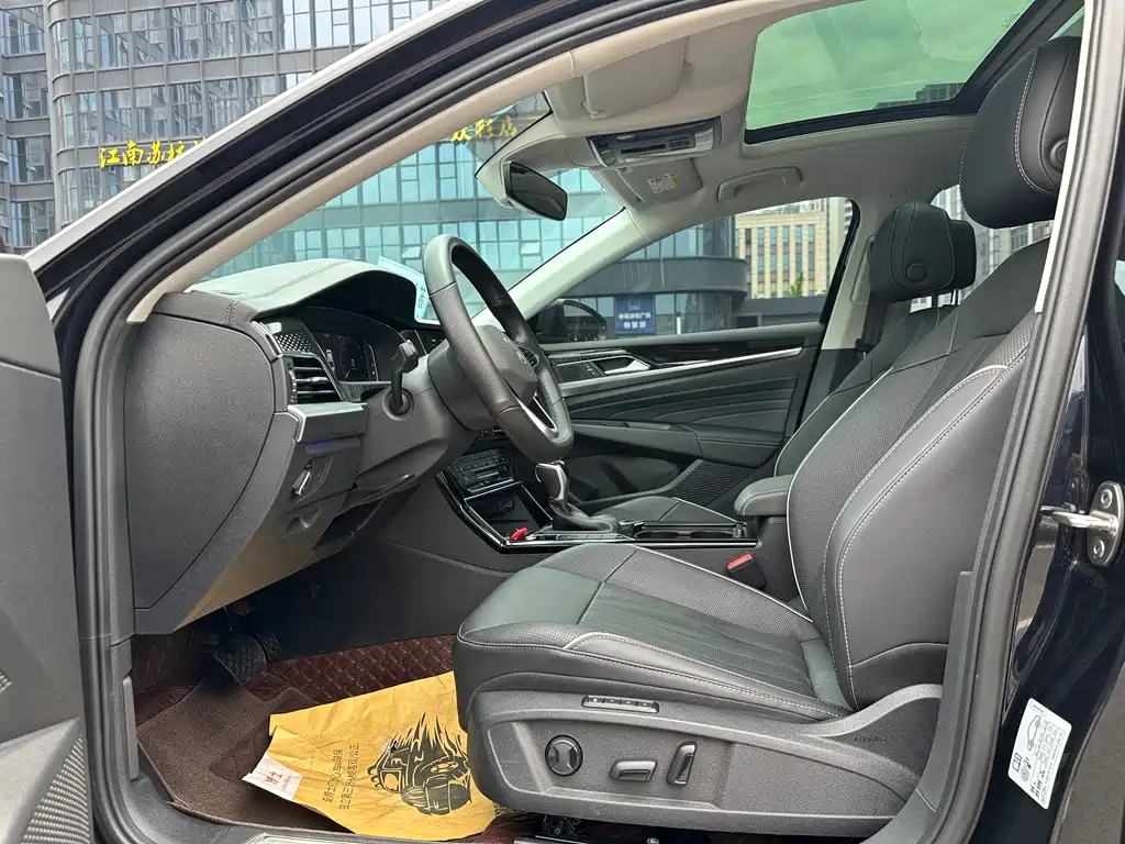Volkswagen Passat 2023 330TSI Starlight Luxury Edition