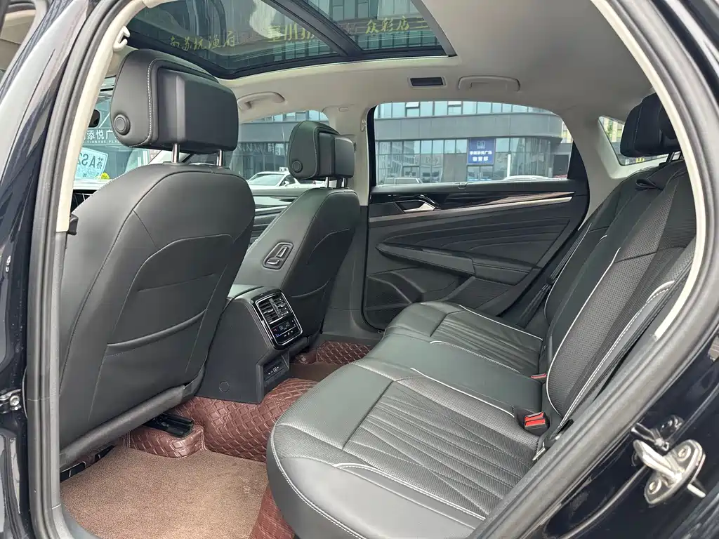 Volkswagen Passat 2023 330TSI Starlight Luxury Edition
