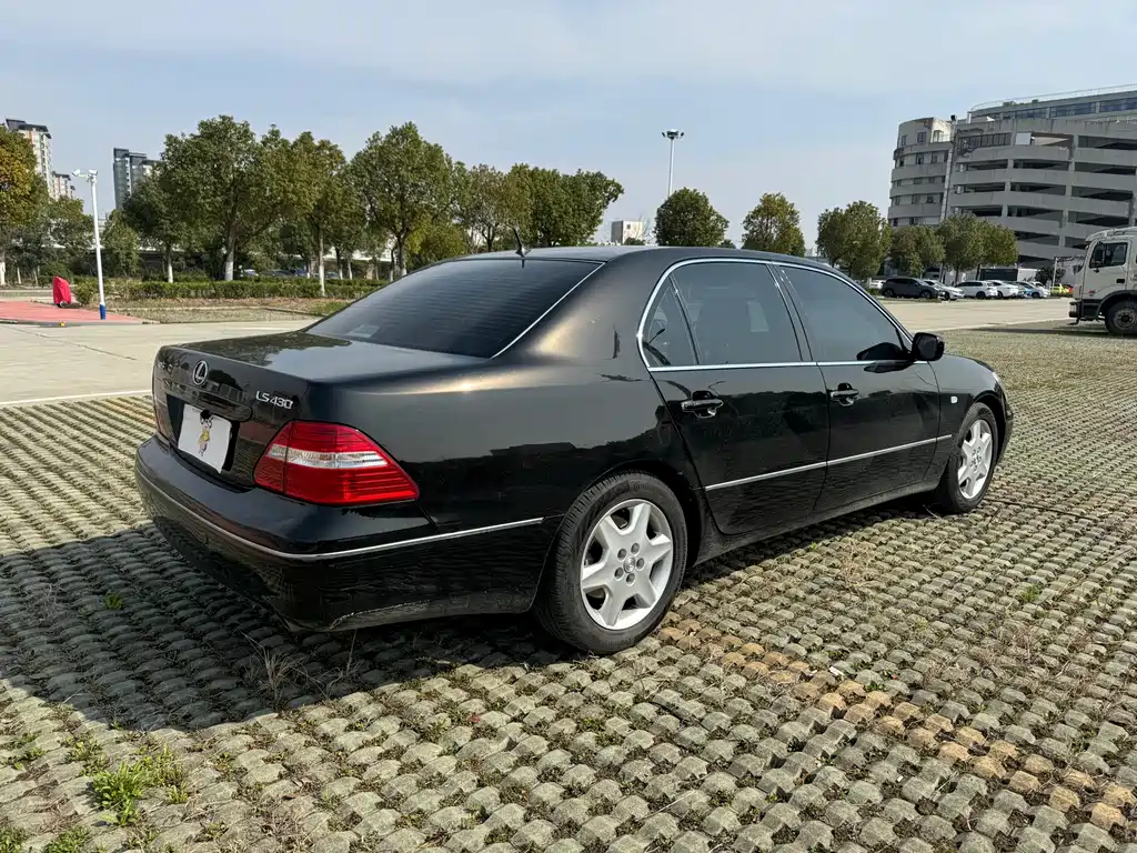 Lexus LS 430