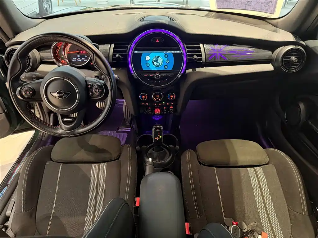 MINI 2018 1.5T COOPER Artist