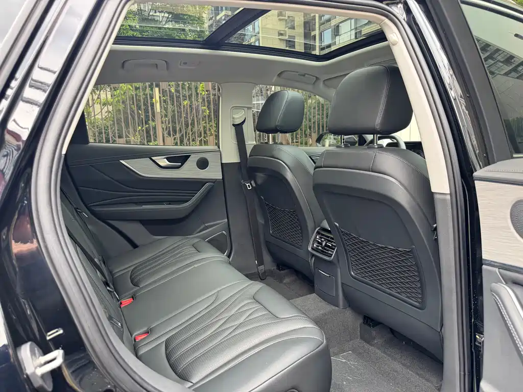 Hongqi HS5 2025 2.0T AWD Qi Xiang Pro Edition