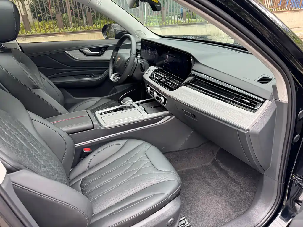 Hongqi HS5 2025 2.0T AWD Qi Xiang Pro Edition