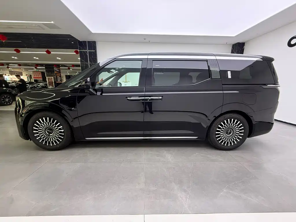 Zeekr 009 2024 Six-Seat Executive Edition AWD 108kWh