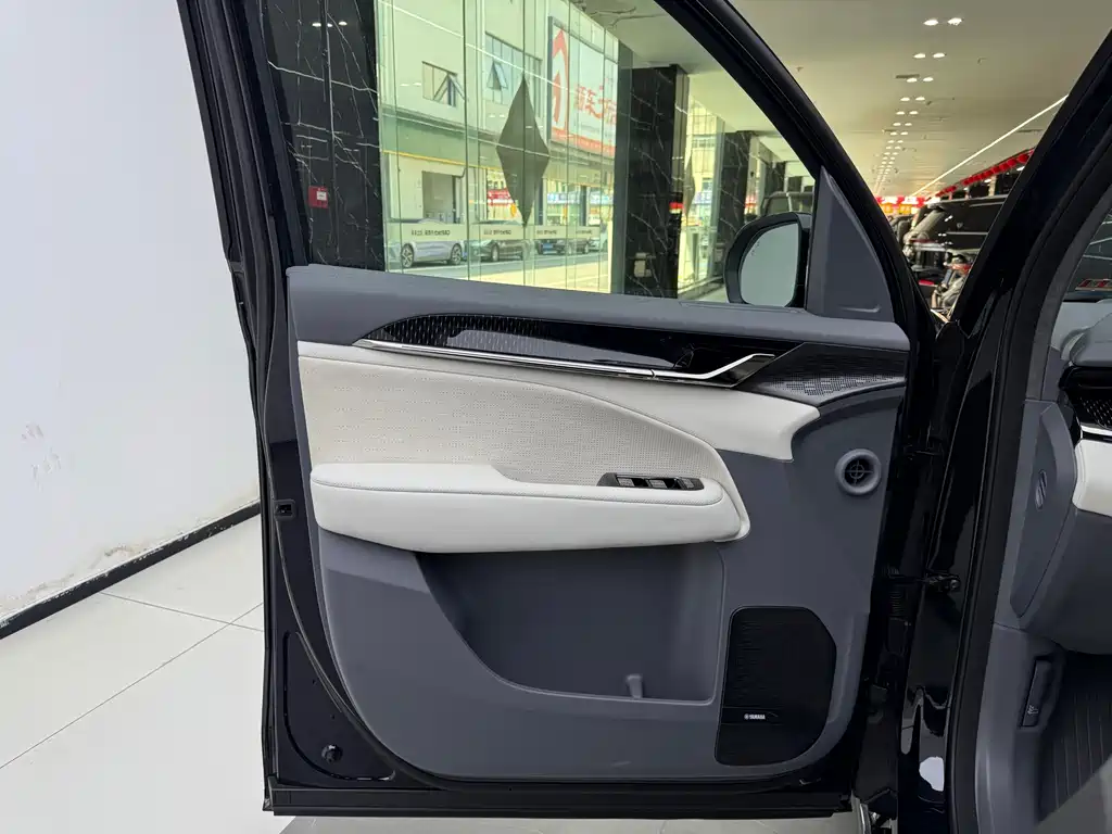 Zeekr 009 2024 Six-Seat Executive Edition AWD 108kWh