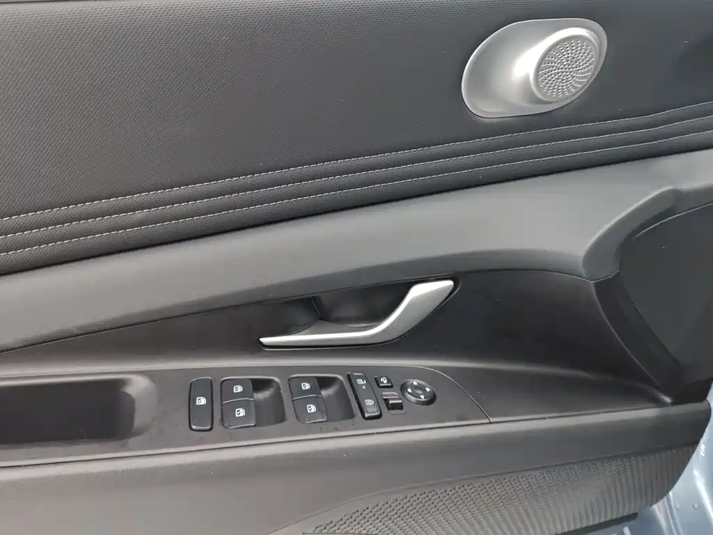 Hyundai Elantra 2023 1.5L CVT Premium