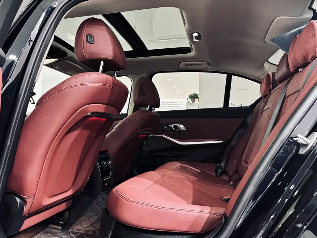 BMW 3 Series 2025 330Li M Sport Night Edition