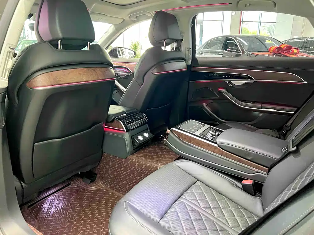 Audi A8L 50 TFSI quattro
