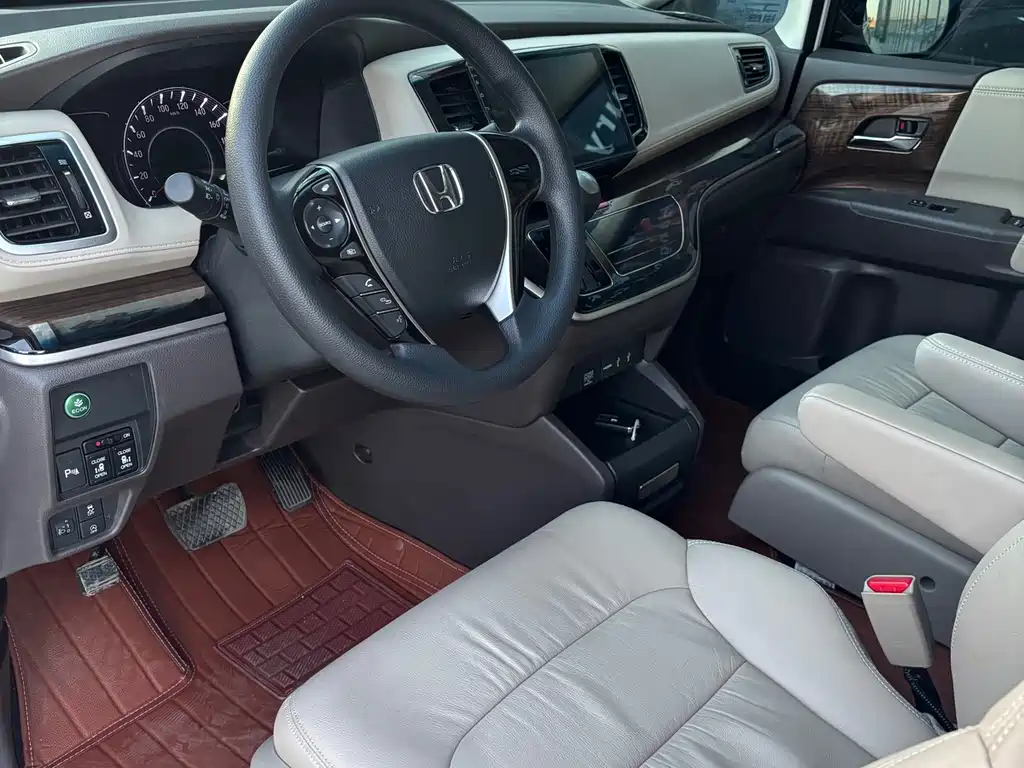 Honda Odyssey 2015 Facelift 2.4L Luxury Edition